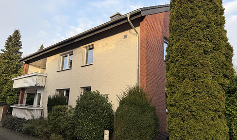 Opportunity in Sutthausen: Large semi-detached house |4 bathrooms|workshop|2 garages|large garden|pond|pergola