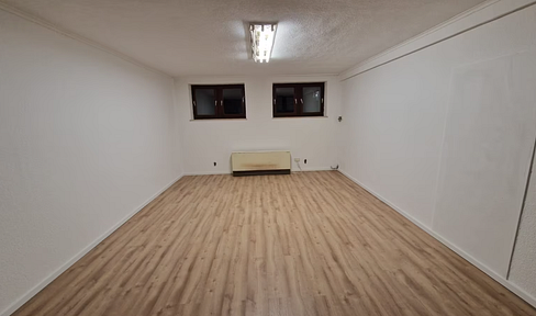 Storage room: bright, spacious, dry