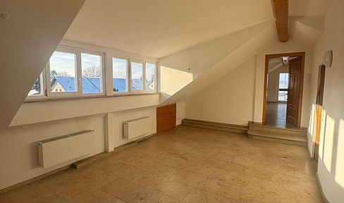 105 qm - Helle 2 Zimmer Dachgeschosswohnung