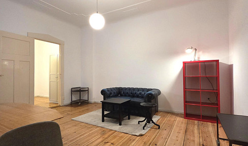 With private garden in the Akazienkiez! 2-room old building