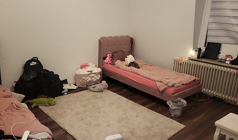 Spacious 6-room apartment - refugees & office welcome