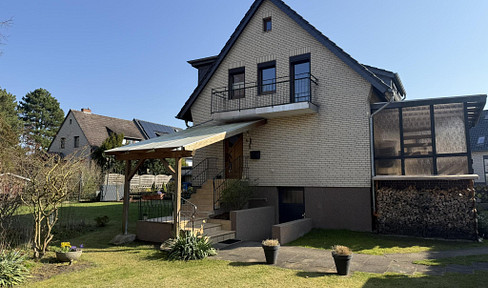 Semi-detached house by the park – modernized, energy-efficient, and featuring 5 rooms.