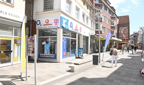 Commercial building in pedestrian zone - fully let with long-term contracts