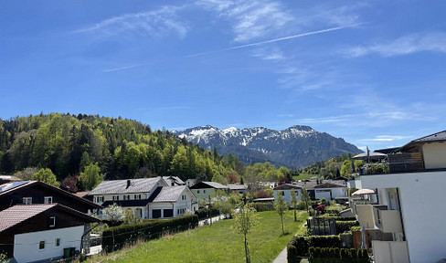 Moderne, sonnige 3-Zimmer-Dachgeschosswohnung mit Bergpanorama