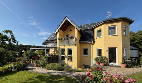 Traumhaftes Effizienz-Einfamilienhaus mit ELW/Praxis/Büro in bester Wohnlage!