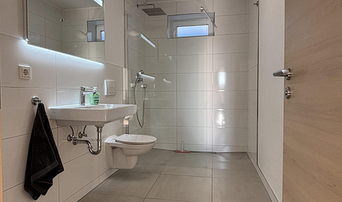 Hochwertig kernsanierte 3-Zi-Terrassenwohnung mit EBK & Gartenanteil (Bonfeld)