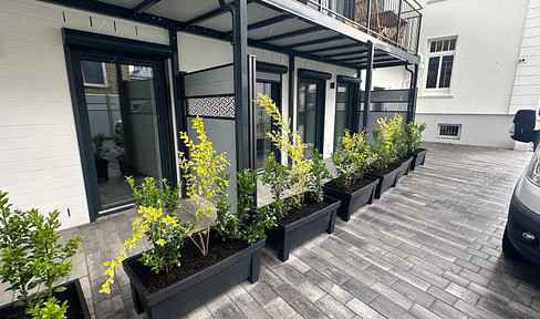 As good as new, spacious 2 room ground floor apartment in the center