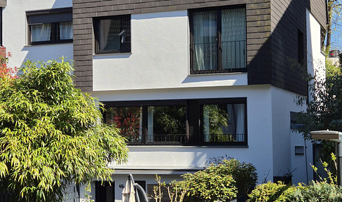 Beautiful split-level apartment with its own entrance.