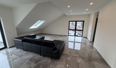 Exclusive 4-room penthouse apartment with a rooftop terrace and garage + parking space – no commission fees.