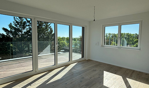 Enjoy views of the Danube from your own balcony – a bright, 2-room apartment with a terrace, located in Vienna's 1190 district.