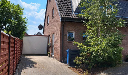Semi-detached house in Brüggen-Bracht, with character.