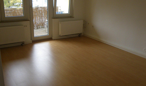 Spacious 3.5-room apartment in the desirable Saarlandstraße neighborhood.