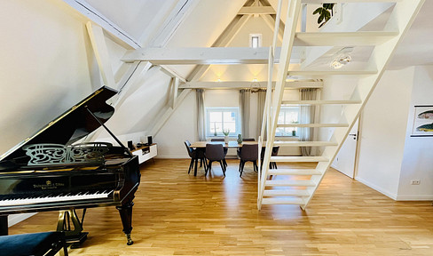 Exceptional living! Beautifully renovated 3.5-room apartment with a gallery, located in the heart of Traunstein.