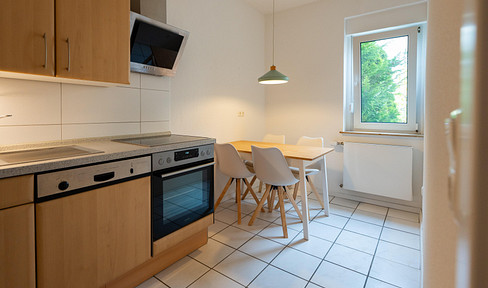 Voll möblierte helle 2-Zimmer Wohnung (60m2) mit Balkon und Stellplatz