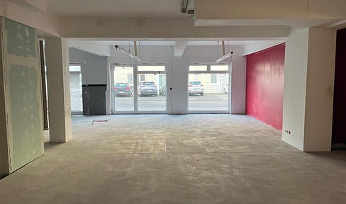 Spacious retail space in a prime location, Lev.-Rheindorf.