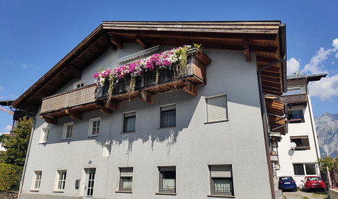 Attractive 3-room penthouse apartment with 2 balconies, located in the center of Götzens.
