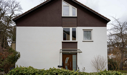Semi-detached house in Vaterstetten with a large garden.