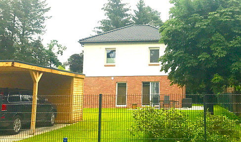 SEA VIEW - Almost new and very well-maintained - Detached house with garden and carport in Thälmannstraße.