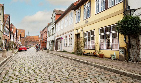 Loft apartment in a historic building in Lüneburg: 3 rooms, 114 m², near the old town.