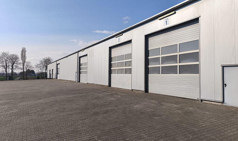 Warehouse space: 2,000 m² | 2 loading docks | 2 ground-level doors | Located in Beselich *Available for rent, no commission fees*.