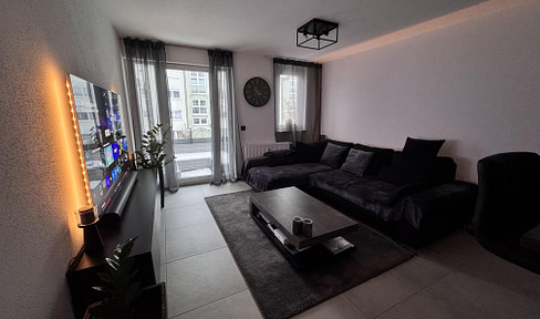 Modernisierte 2 Zimmer Wohnung mit Küche und Tiefgarage