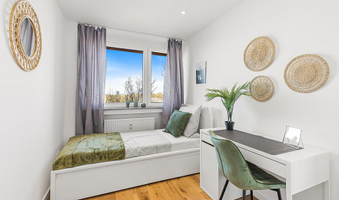 Furnished room in a shared apartment with 5 people, located in a renovated building.