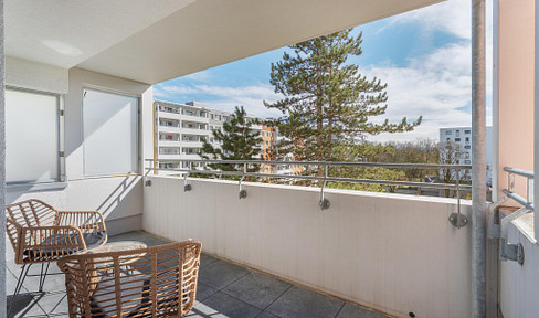 Renoviertes Balkon-Zimmer in 5er-WG