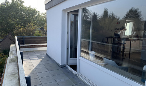 1-bedroom penthouse apartment with parking space, 2nd floor, renovated, and well-rented, located in Hamburg-Hummelsbüttel.