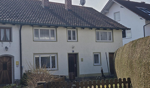 Semi-detached house in the center of Türkheim.