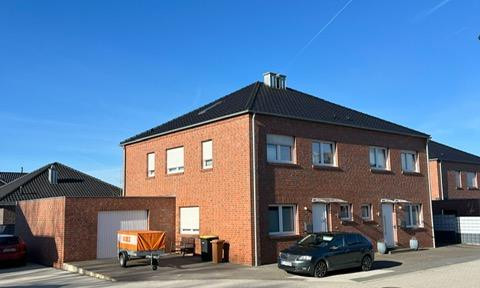 Doppelhaus in schöner Umgebung Neuwertig.