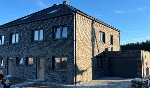 Semi-detached house in a new development area in Salzbergen/Holsten.