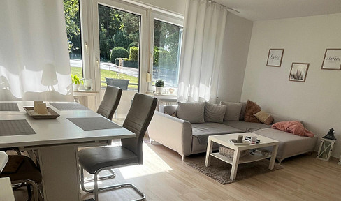 AVAILABLE IMMEDIATELY, 1st floor, 3-room apartment, fitted kitchen, south-facing balcony.