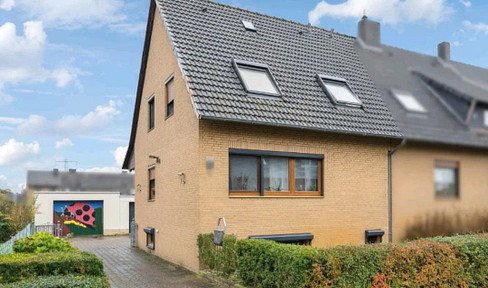 Charming terraced house with a garden, garage, and lots of potential – available from June.