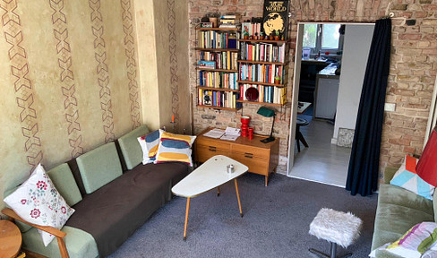 Spacious and well-located apartment in central Berlin, available immediately. Located on the 2nd floor.