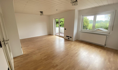 Frisch, modern, bezugsfertig – 3 Zimmer-Wohnung mit Balkon ins Grüne