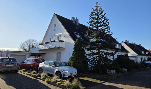 • Spacious semi-detached house with a conservatory and a large garden, located in a quiet area of Wülfrath.