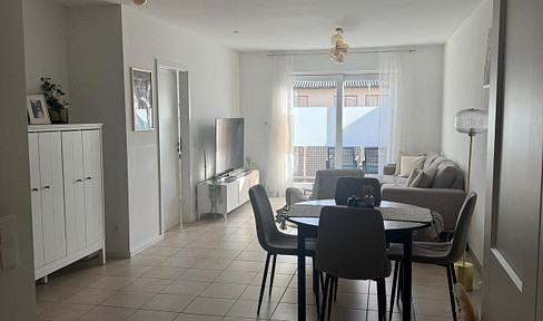 Moderne 2-Zimmer-Wohnung mit Balkon, Einbauküche und Stellplatz – Baujahr 2013