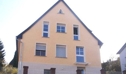 Freistehendes Zweifamilienhaus mit unverbaubarem Blick und Garten