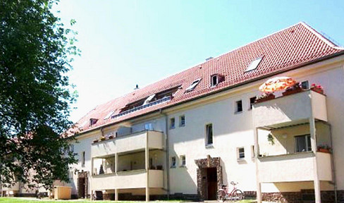 Beautiful 3-room apartment with a bathroom featuring natural light and a balcony.