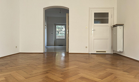 2-room apartment in a historic building with a balcony, located in Untergiesing. The building is a protected historical landmark.