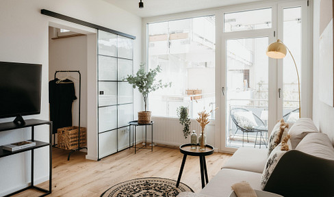 Available immediately: 2-room apartment in the heart of Schwabing (NO COMMISSION).