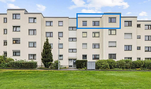 Newly renovated 4-room apartment with a balcony and a stunning view over Amberg.