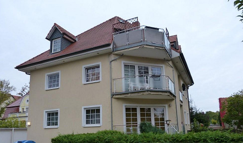 2.5-room maisonette apartment, top floor, balcony, fitted kitchen, €1,150 per month (utilities not included).