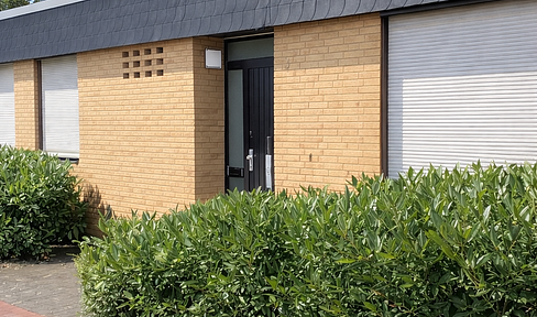 Charming bungalow with a sunny garden and a new heating system (installed in 2023).