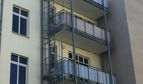 Large balcony | Bright apartment | Laminate flooring | Ideal for students, apprentices, and singles.