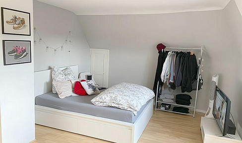 Well-maintained 2-room apartment with kitchenette and parking space in Hamburg - Winterhude.