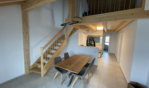 **No commission**: Like-new 3-room, 100 sqm maisonette apartment in Unterneukirchen.