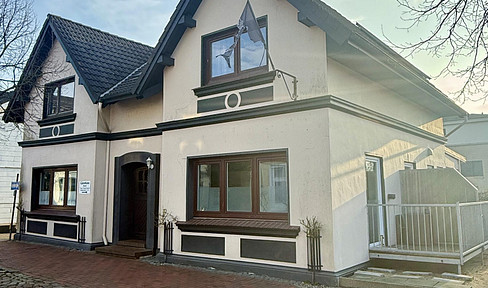 Büsum - A rare opportunity in the town center - Residential/commercial property - Large plot of land.