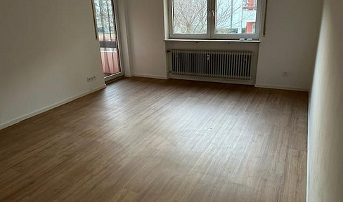 Renovierte 4 Zimmer Wohnung mit Balkon und Stellplatz in Weiden Ost