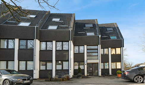 Sehr schöne drei Zimmer Wohnung mit zwei Balkonen und Tiefgaragenstellplatz